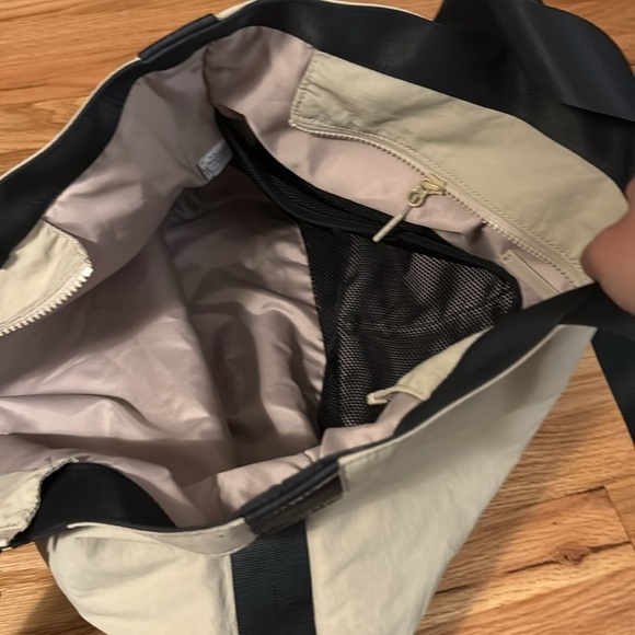 Lululemon clean lines Tote bag - Picture 5 of 8